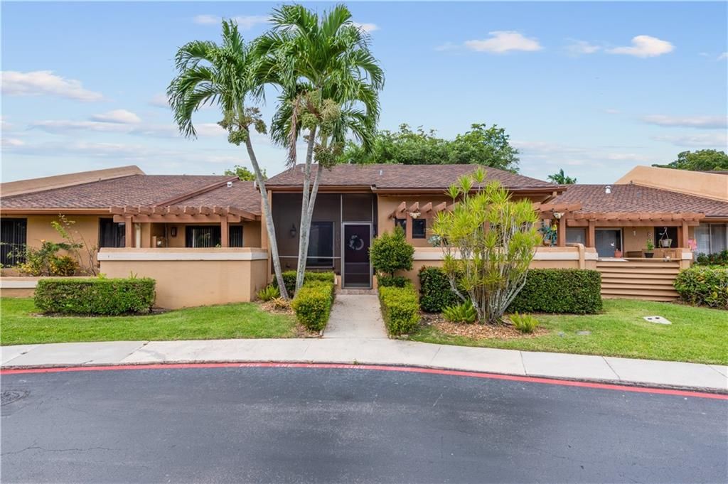 Photo of 804 NW 79th Ter #804, Plantation, FL 33324 (MLS # F10344210)