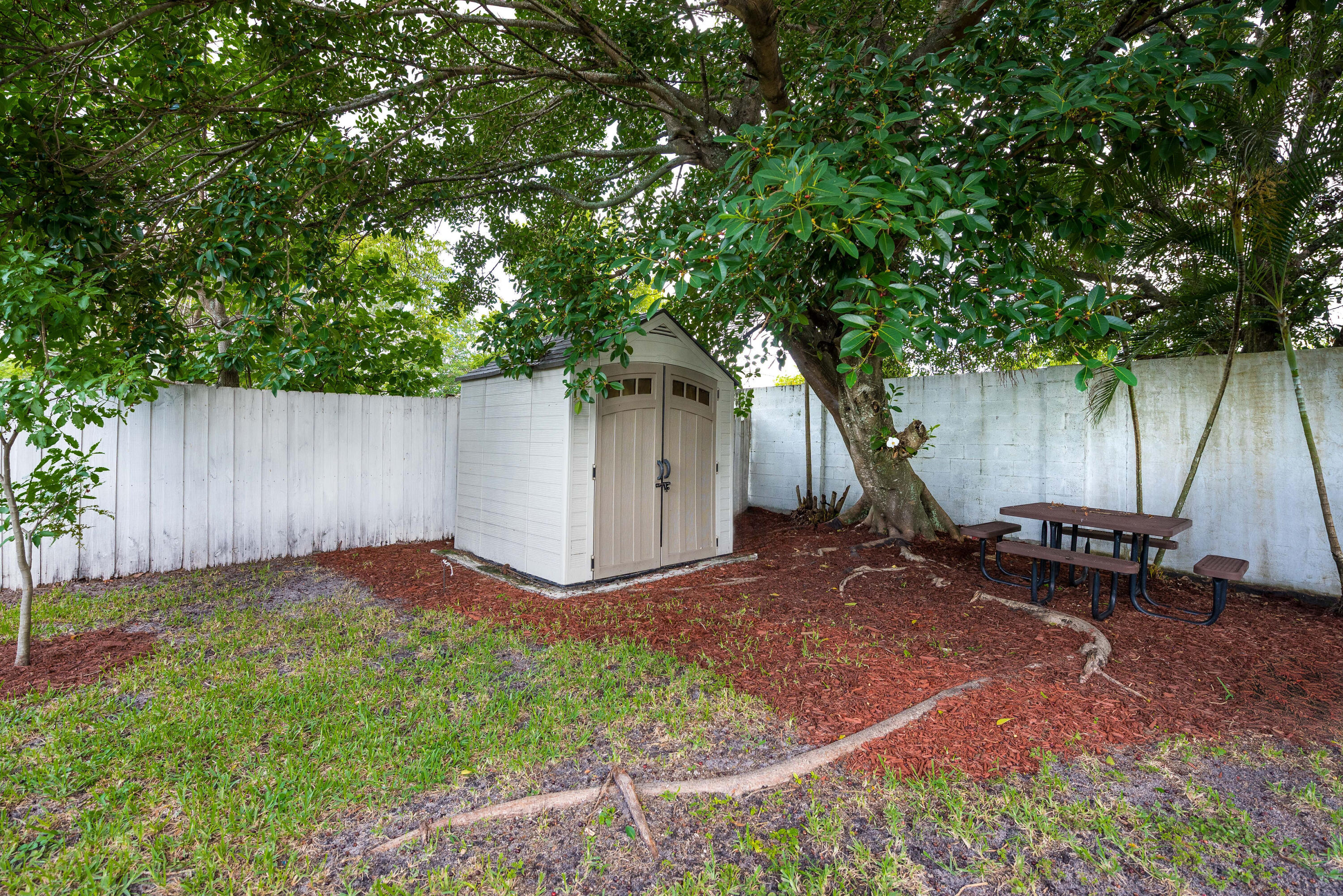 COUNTERPOINT ESTATES 6 - Residential