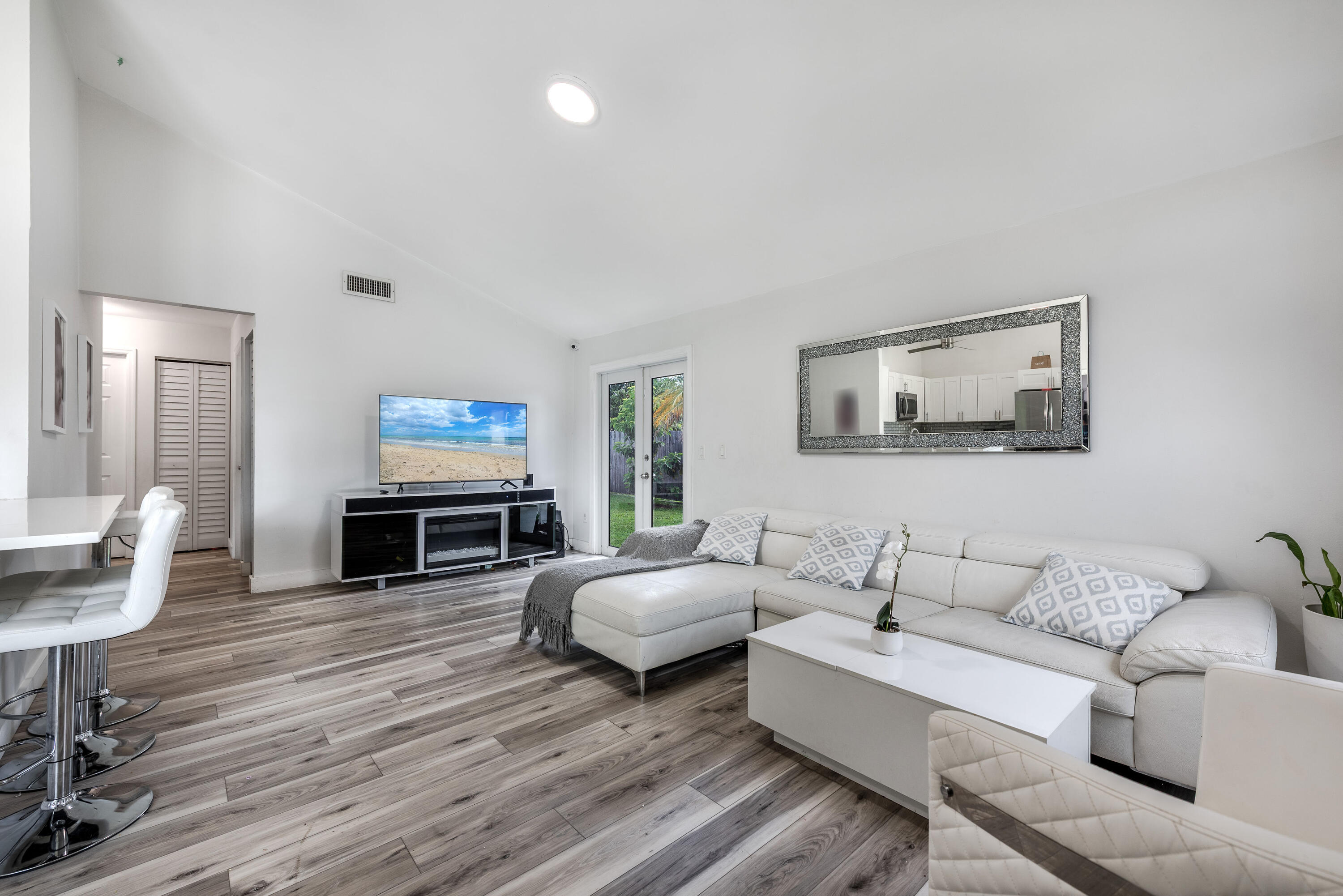 Properties 10117 Mikado Lane
