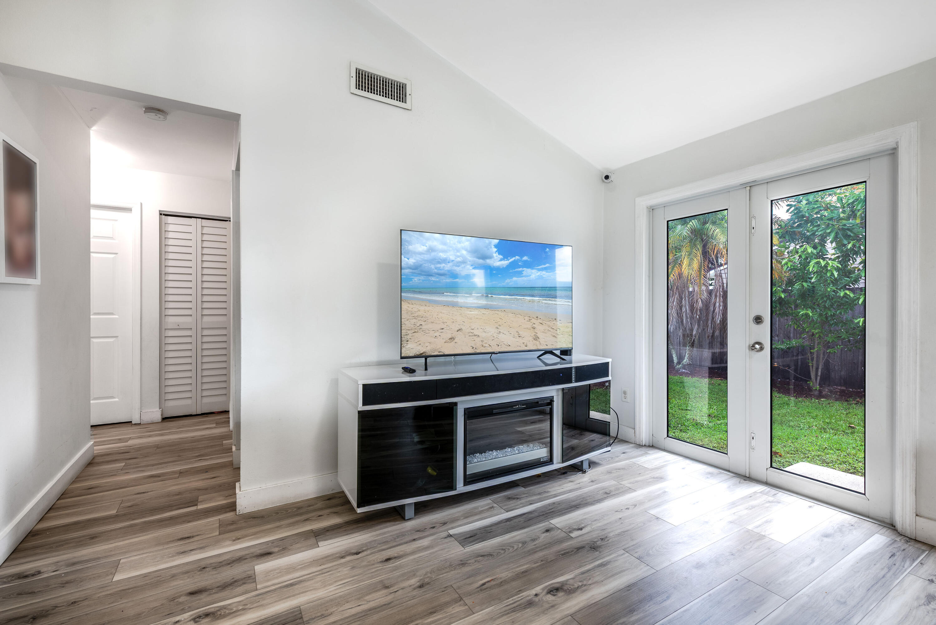 COUNTERPOINT ESTATES 6 - Residential