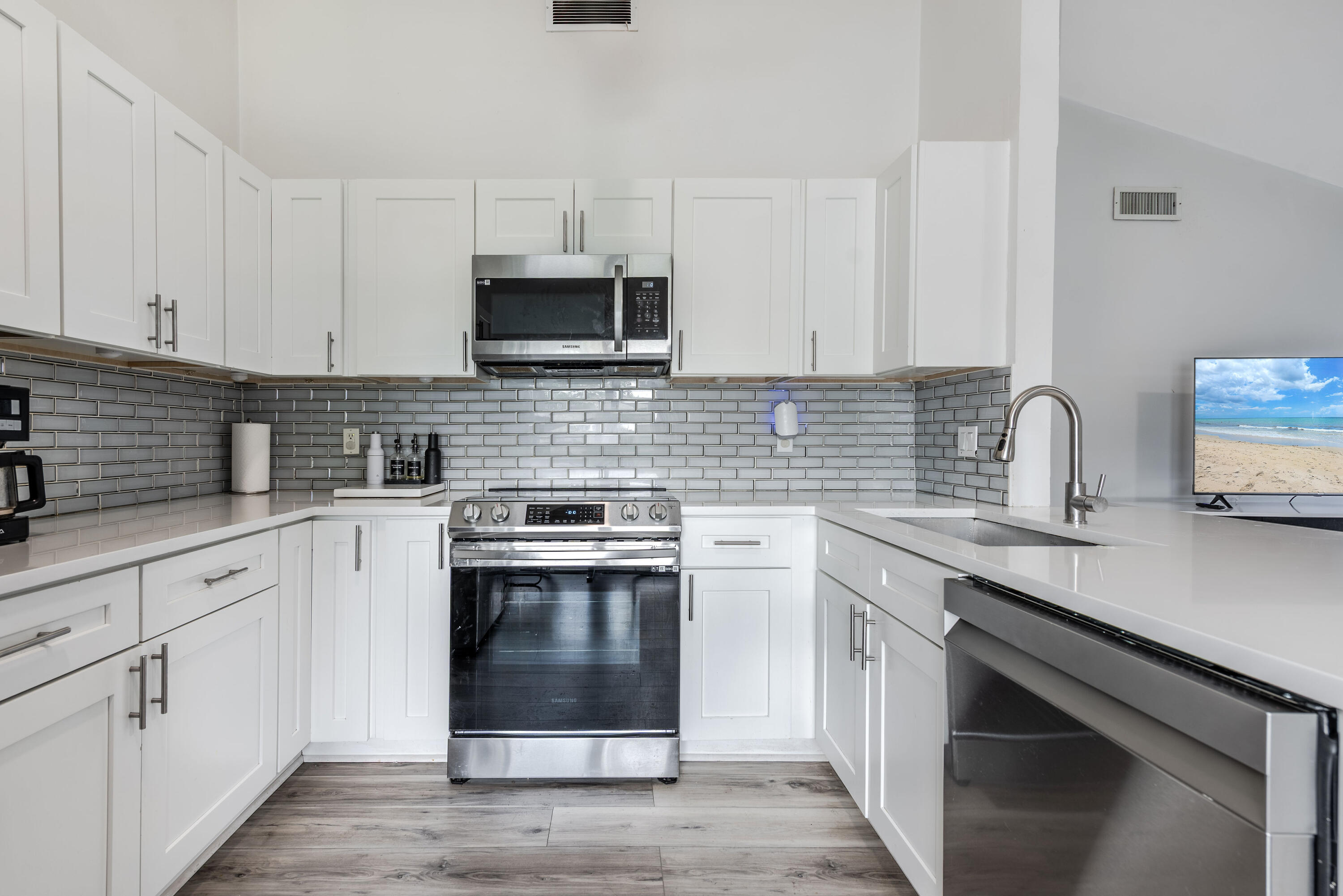 COUNTERPOINT ESTATES 6 - Residential