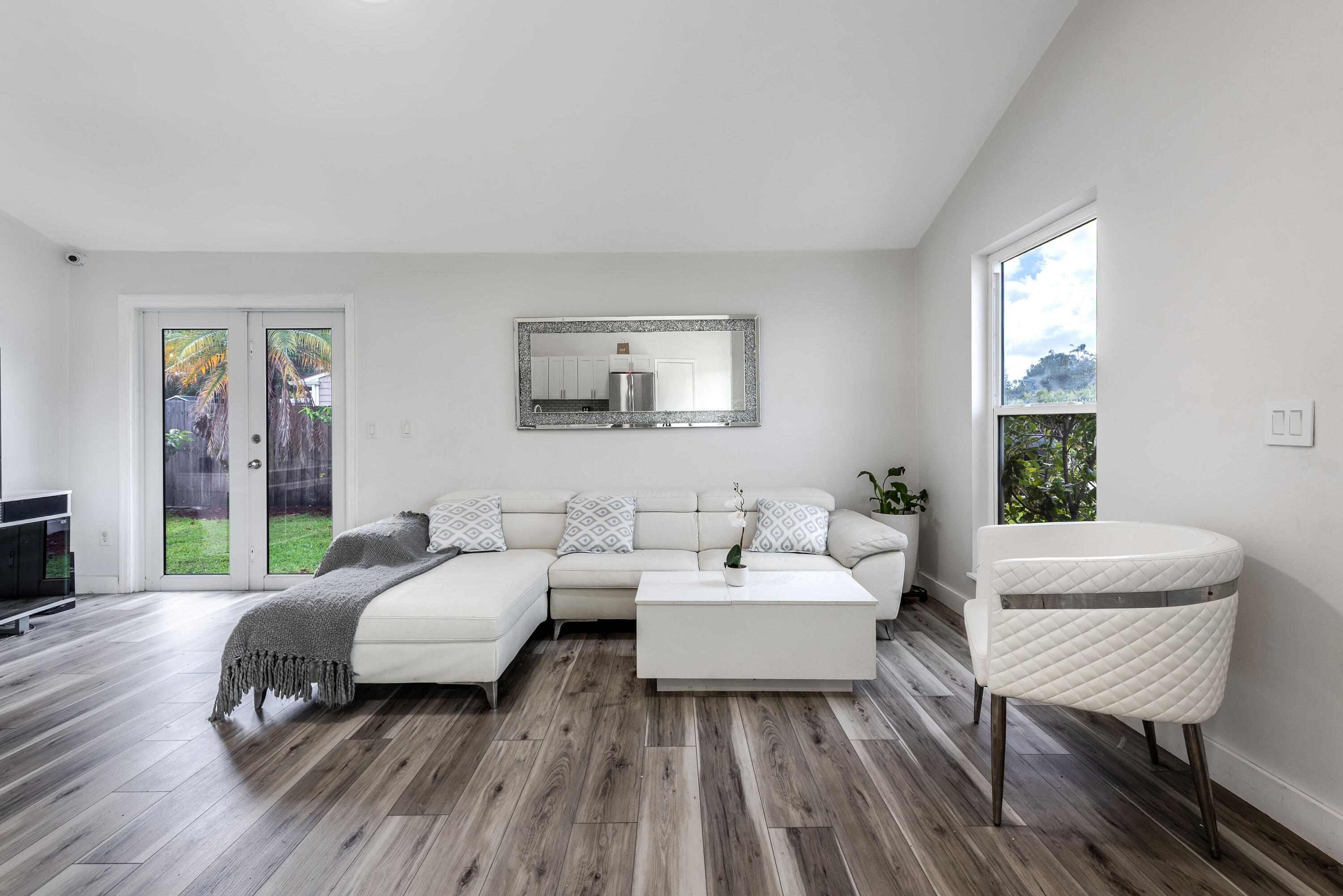 Properties 10117 Mikado Lane