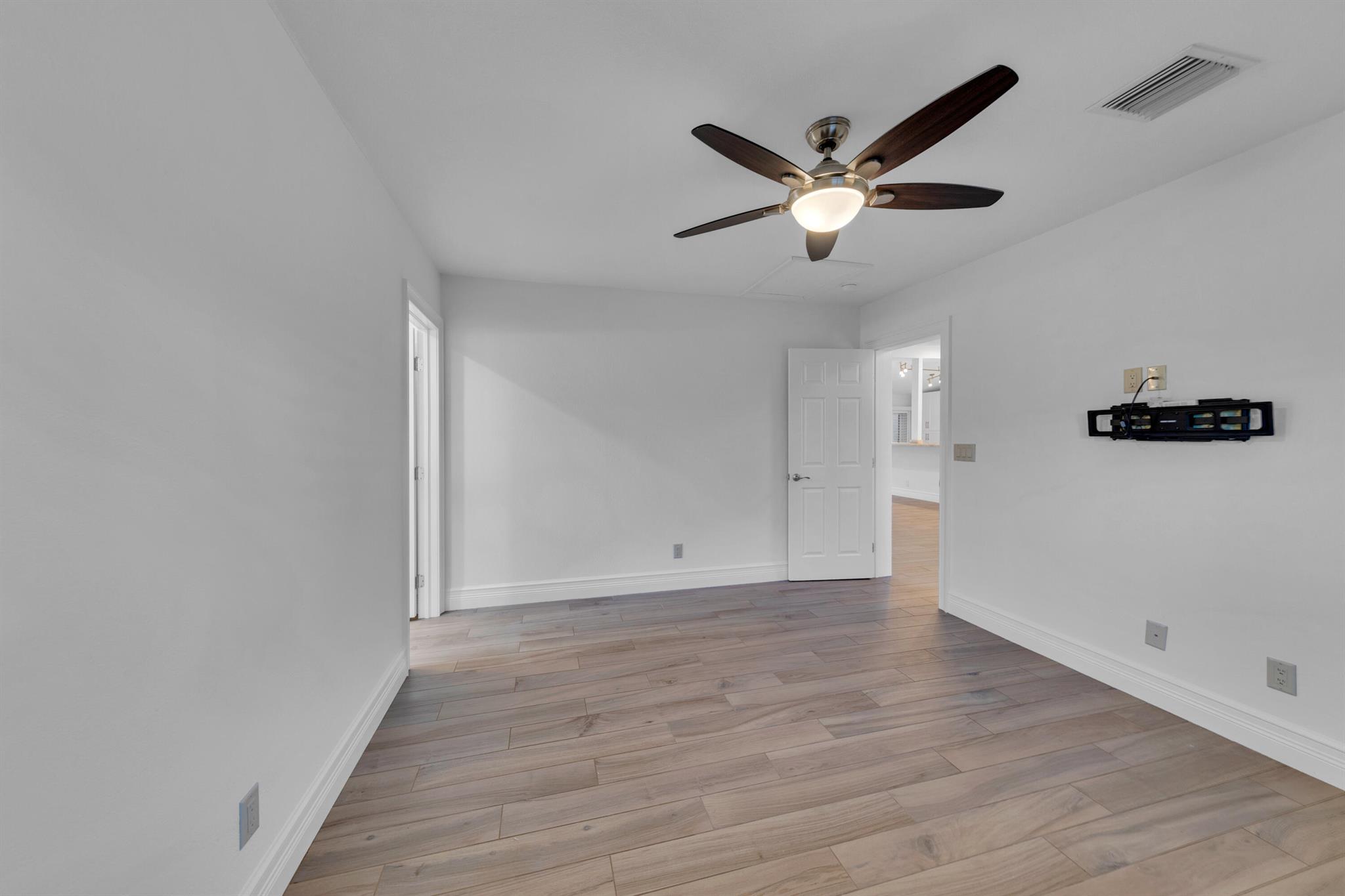 HARBOR VILLAGE SEC - Residential