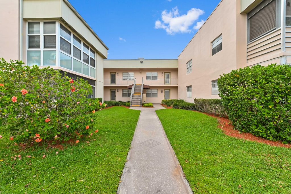 Photo of 343 Capri Dr #H, Delray Beach, FL 33484 (MLS # B26016761)