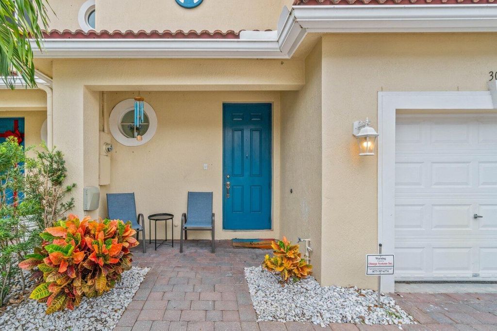Photo of 3024 N Evergreen Circle, Boynton Beach, FL 33426 (MLS # R10944940)