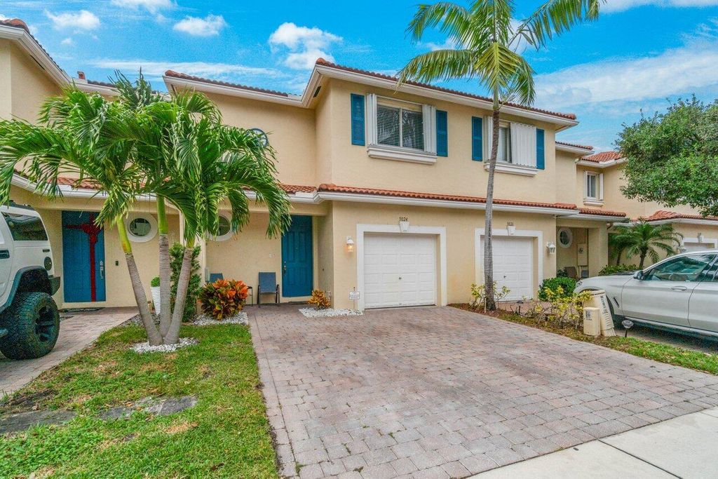 Photo of 3024 N Evergreen Circle, Boynton Beach, FL 33426 (MLS # R10944940)