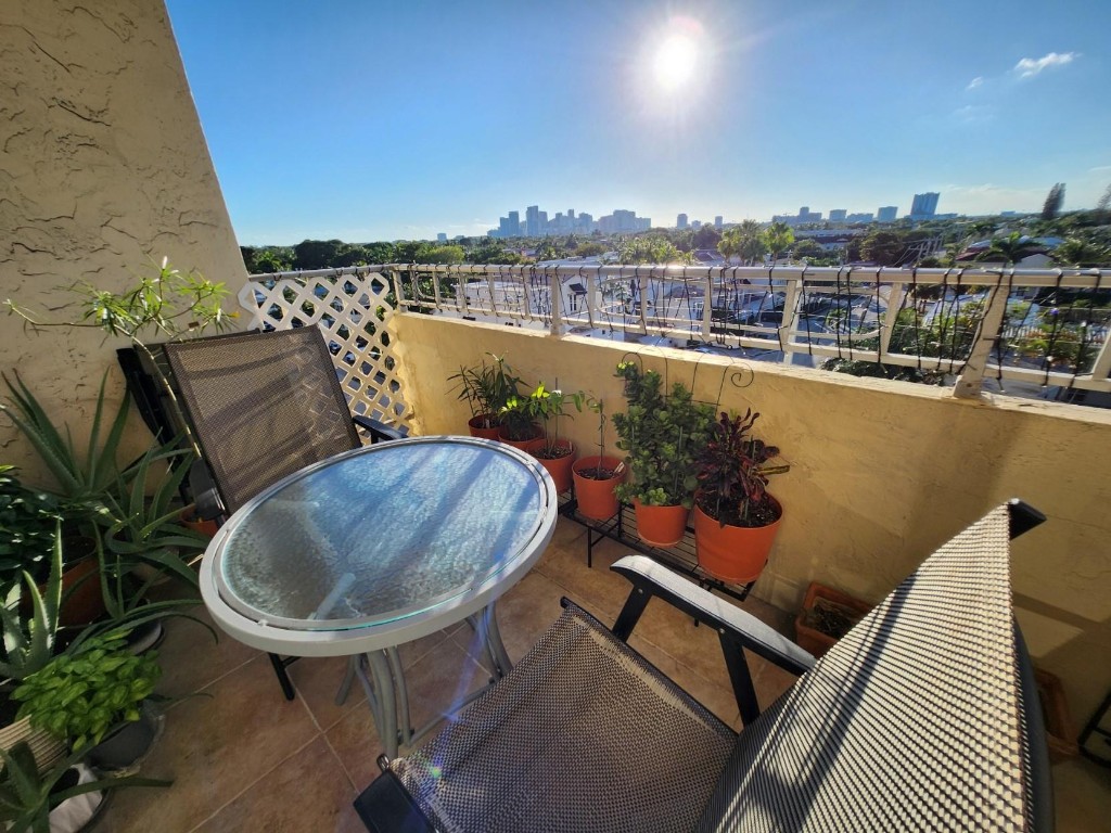 900 NE 18th Avenue 602