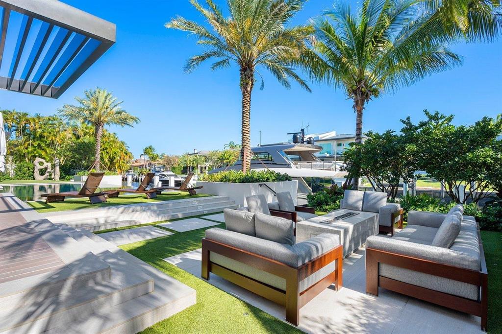 ROYAL PALM YACHT & COUNTRY CLUB - Residential