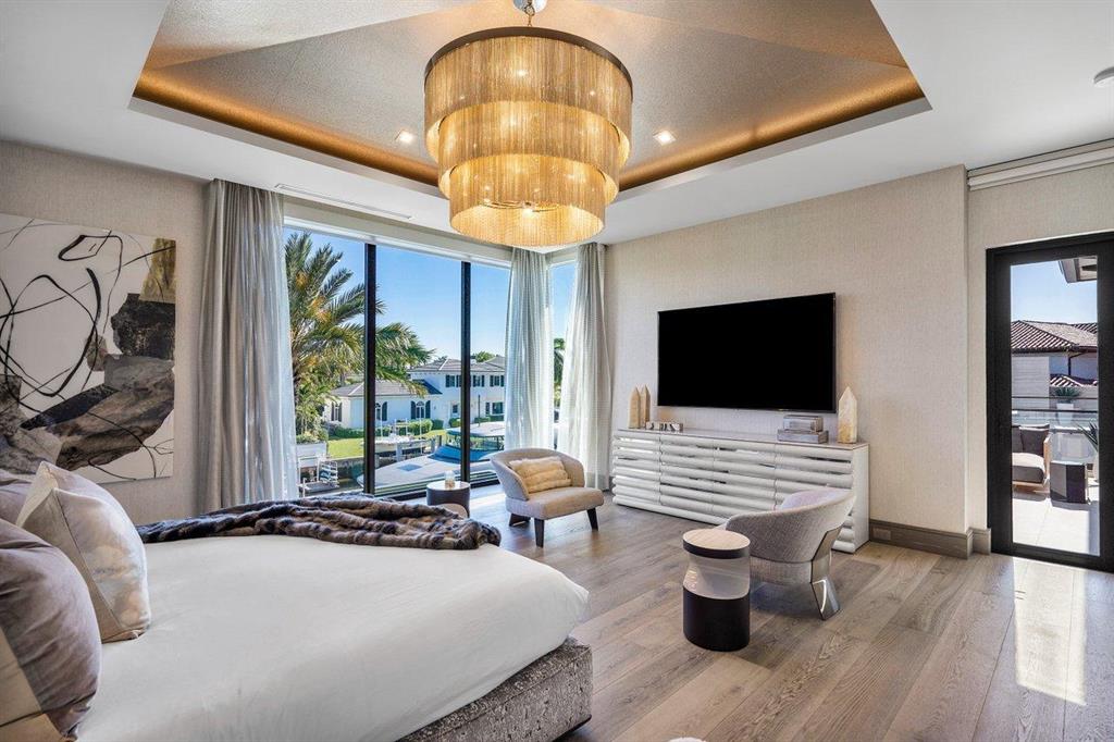 ROYAL PALM YACHT & COUNTRY CLUB - Residential