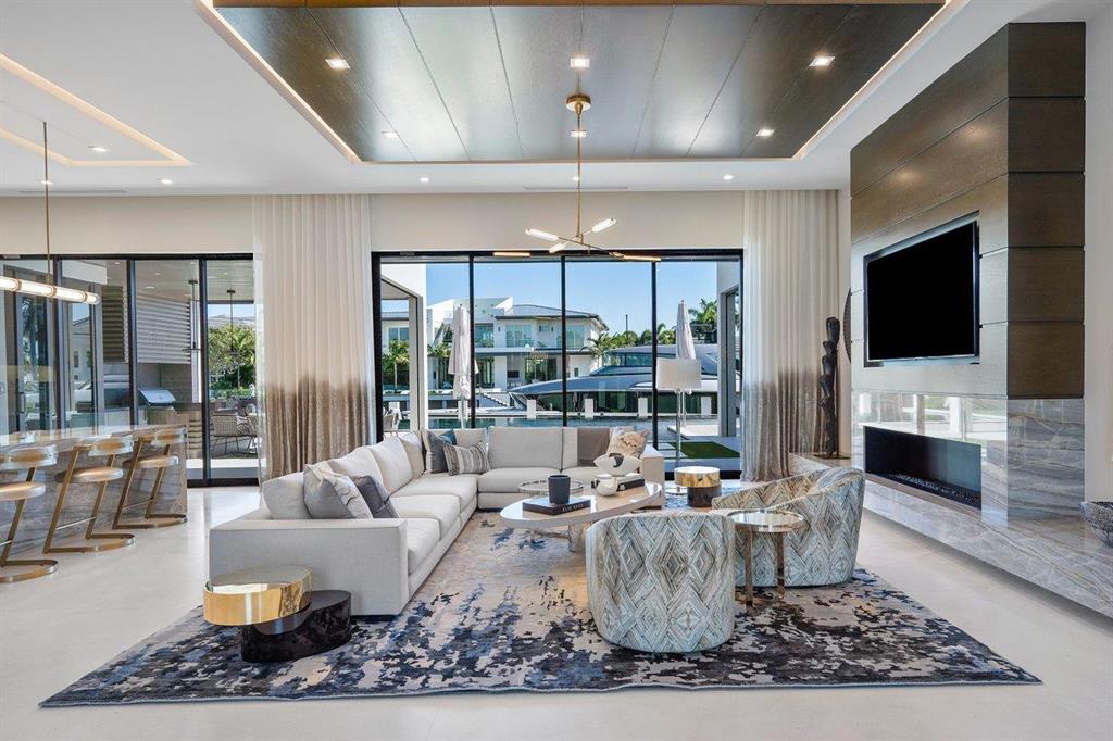 ROYAL PALM YACHT & COUNTRY CLUB - Residential