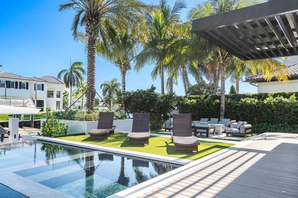 ROYAL PALM YACHT & COUNTRY CLUB - Residential