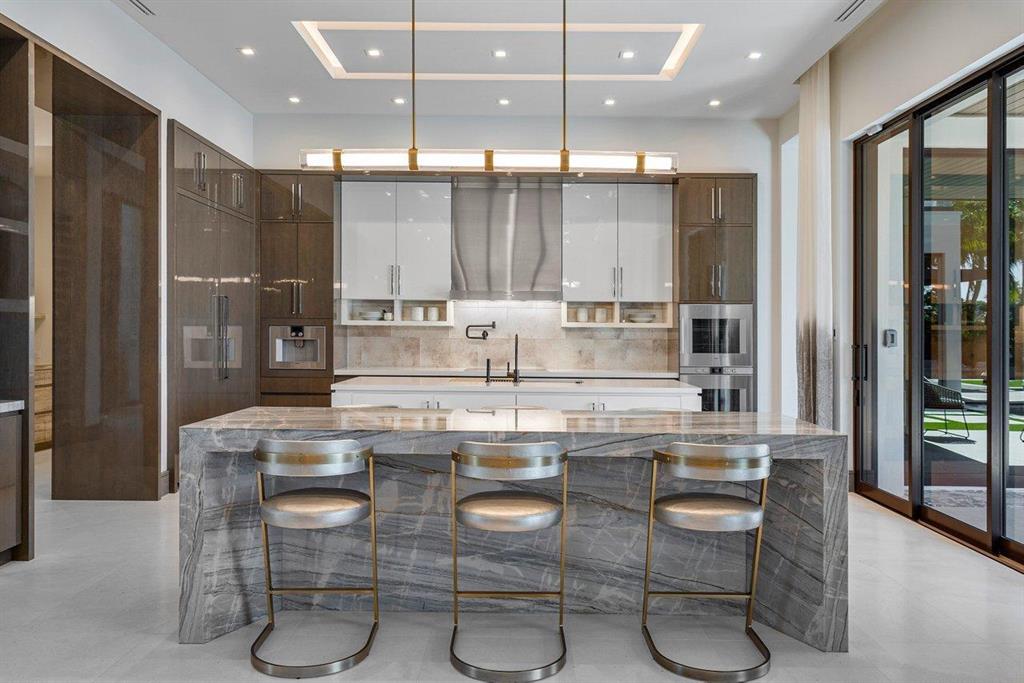 ROYAL PALM YACHT & COUNTRY CLUB - Residential