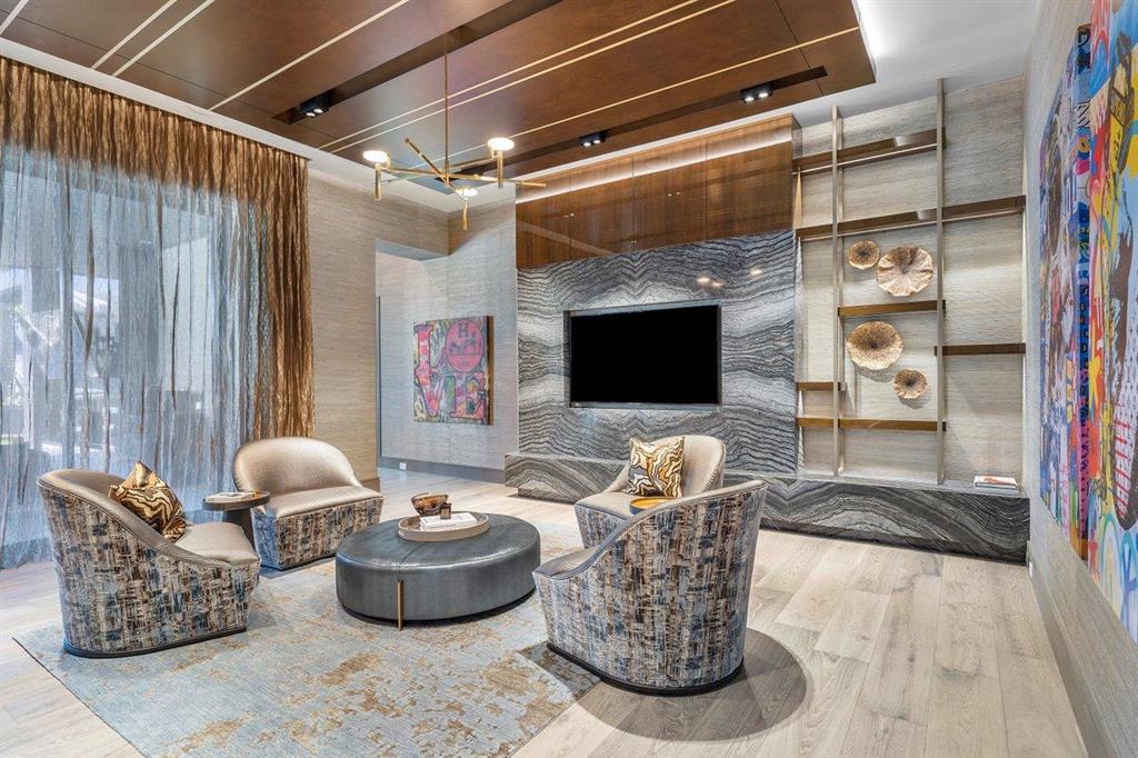 ROYAL PALM YACHT & COUNTRY CLUB - Residential