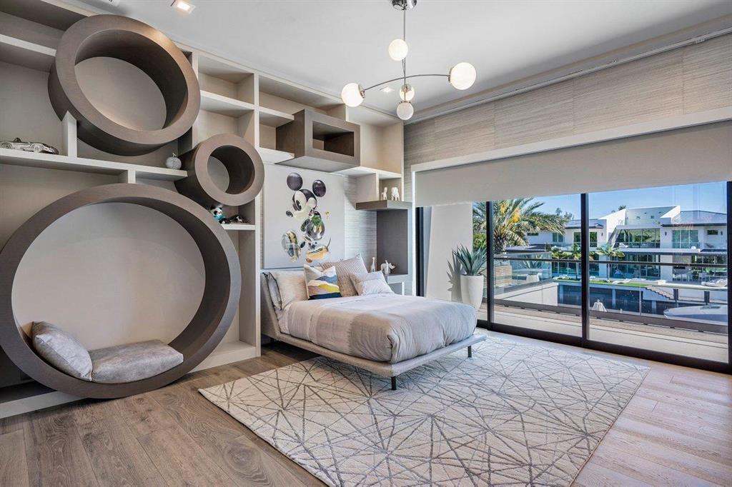 ROYAL PALM YACHT & COUNTRY CLUB - Residential