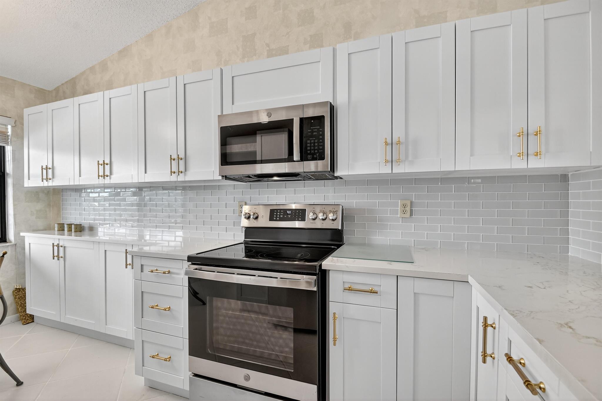 LUCERNE POINTE ONE,TWO,TH - Residential