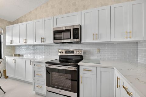 7578 Tahiti Lane 202 Lake Worth FL 33463