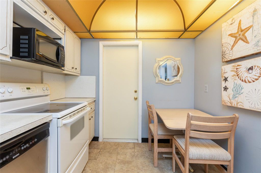 Photo of 2731 NE 14th St Causeway #121, Pompano Beach, FL 33062 (MLS # B26045060)