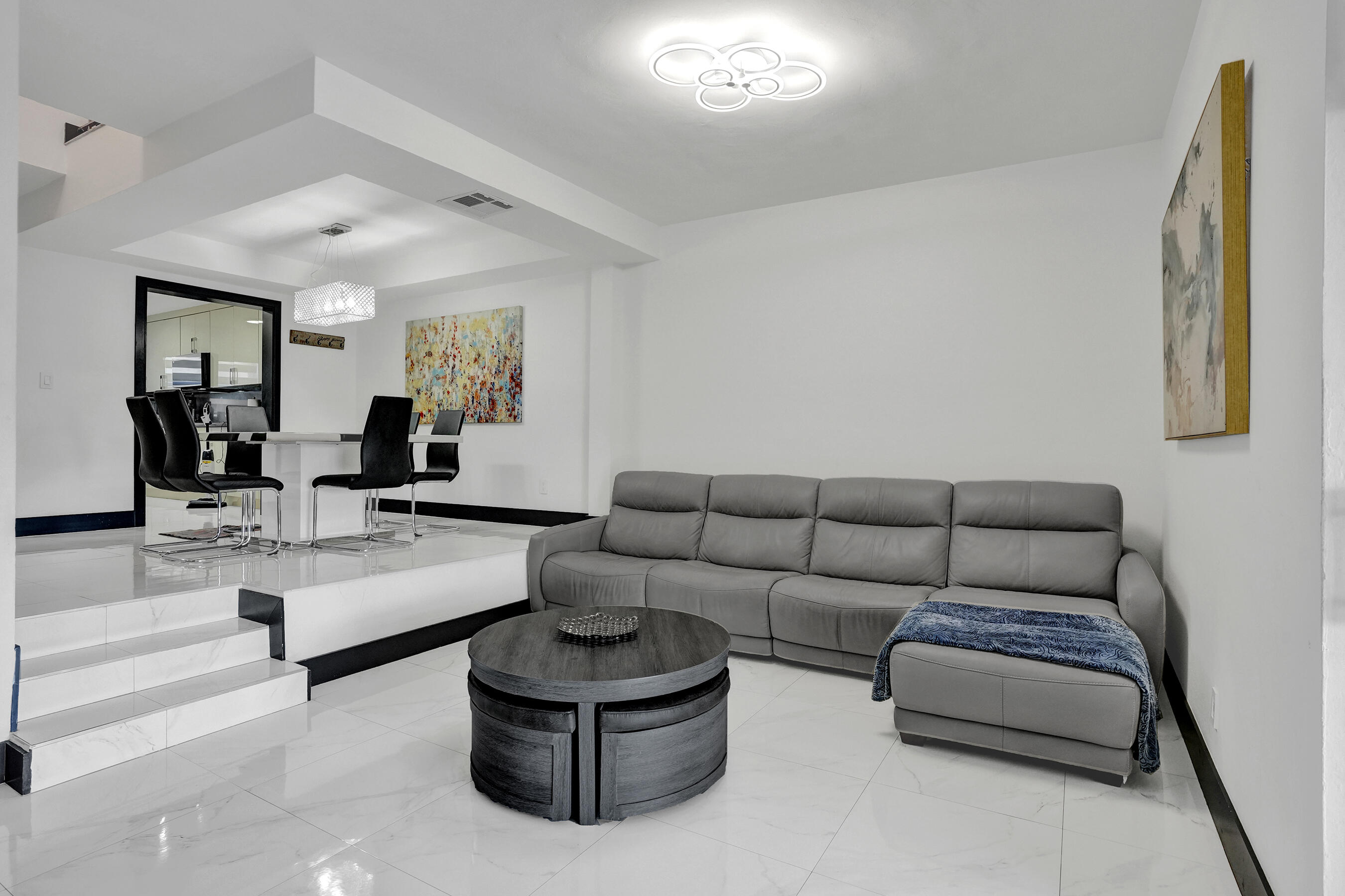 WESTVIEW CONDOMINIUM No.1 - Residential