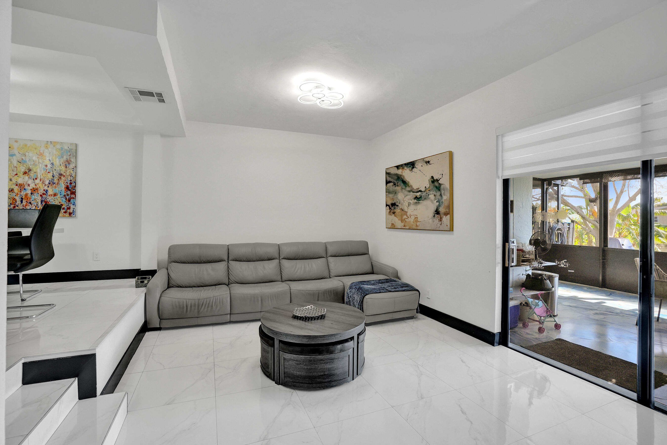 WESTVIEW CONDOMINIUM No.1 - Residential