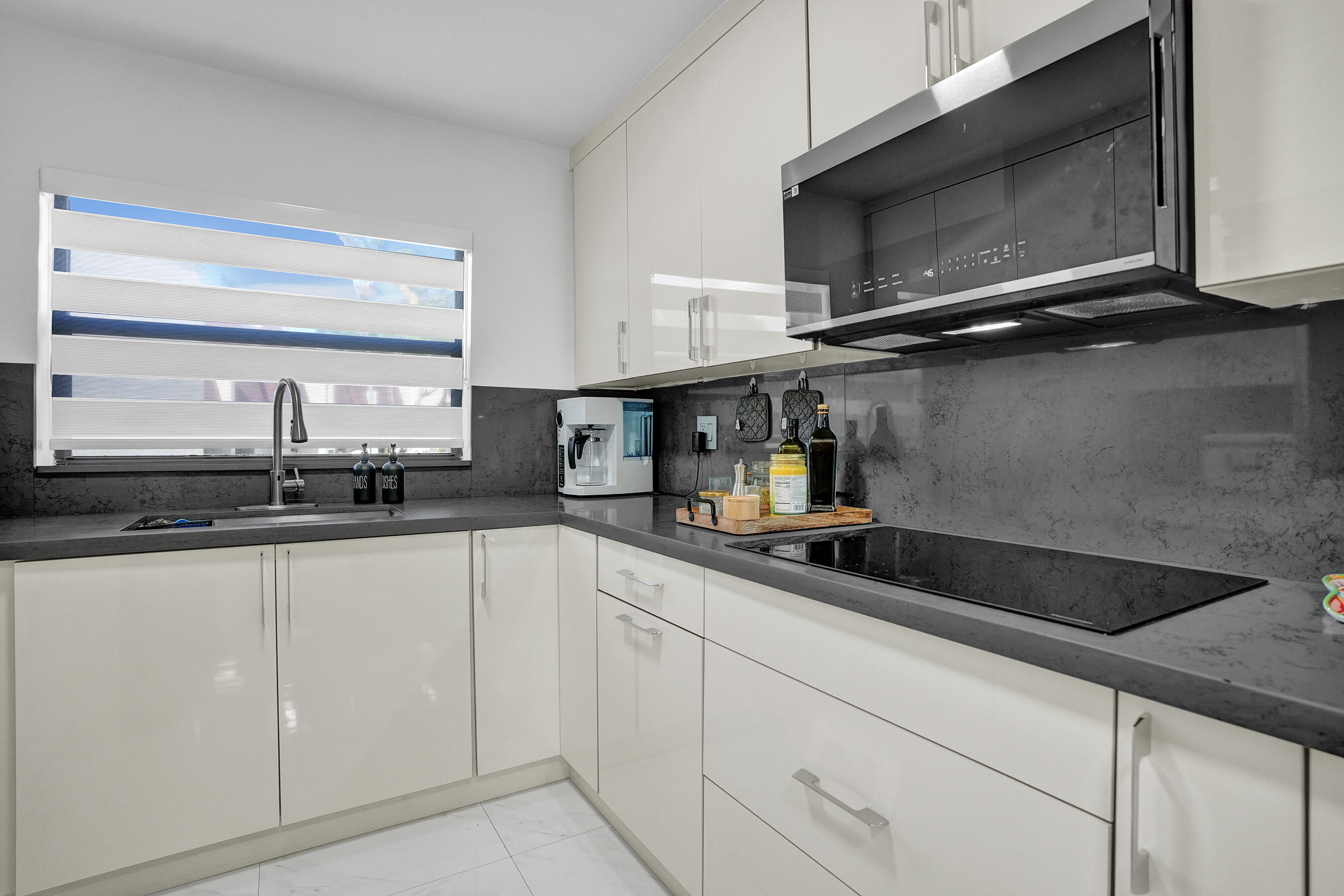 8992 Palm Tree Lane 8992