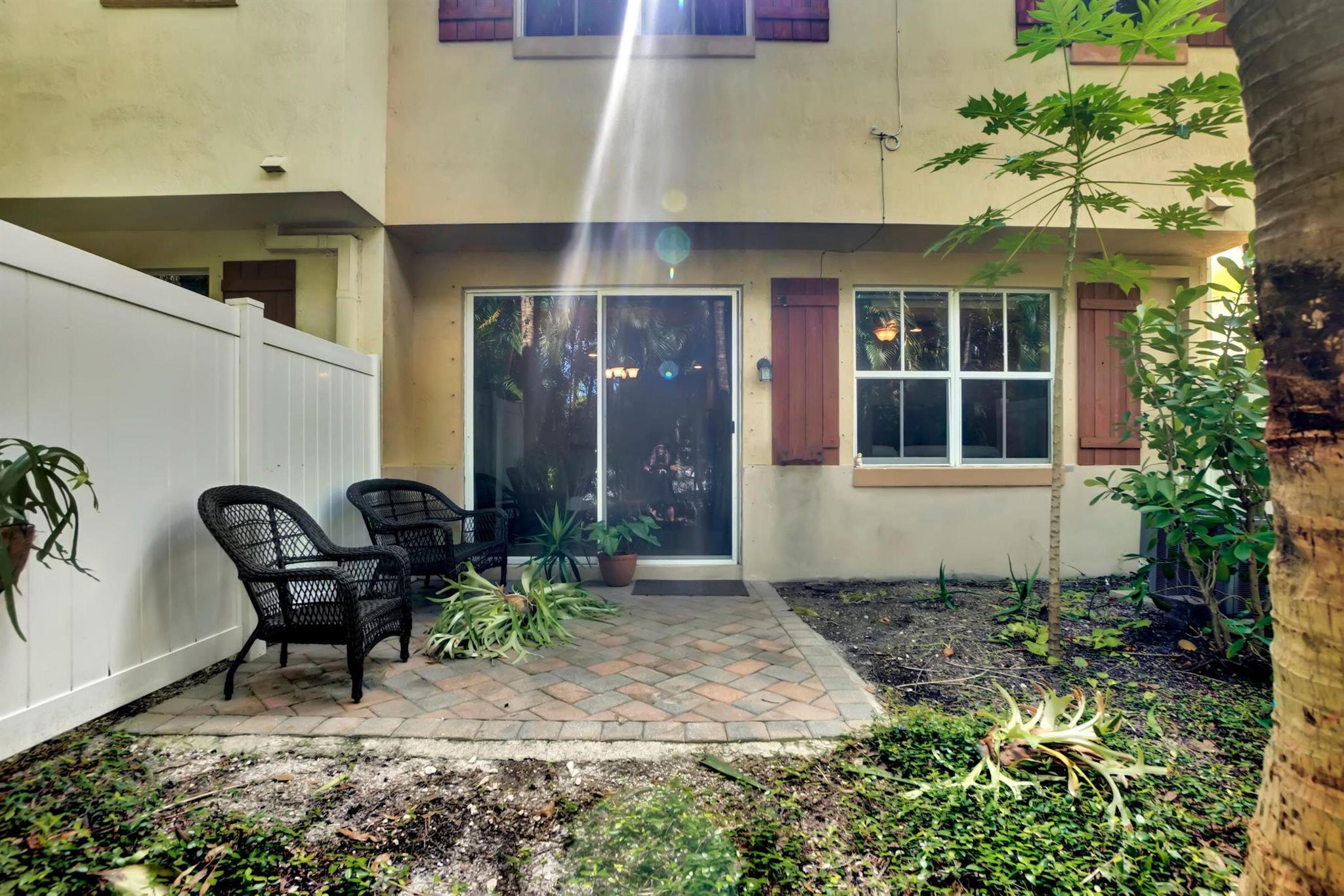 COLONY PALMS - Residential Lease