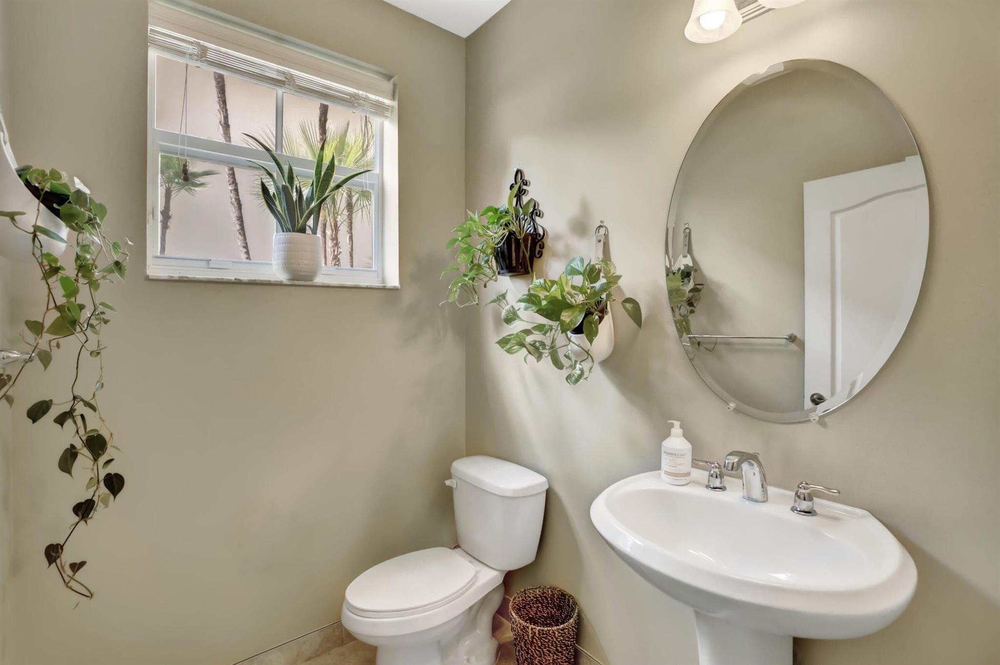 COLONY PALMS - Residential Lease