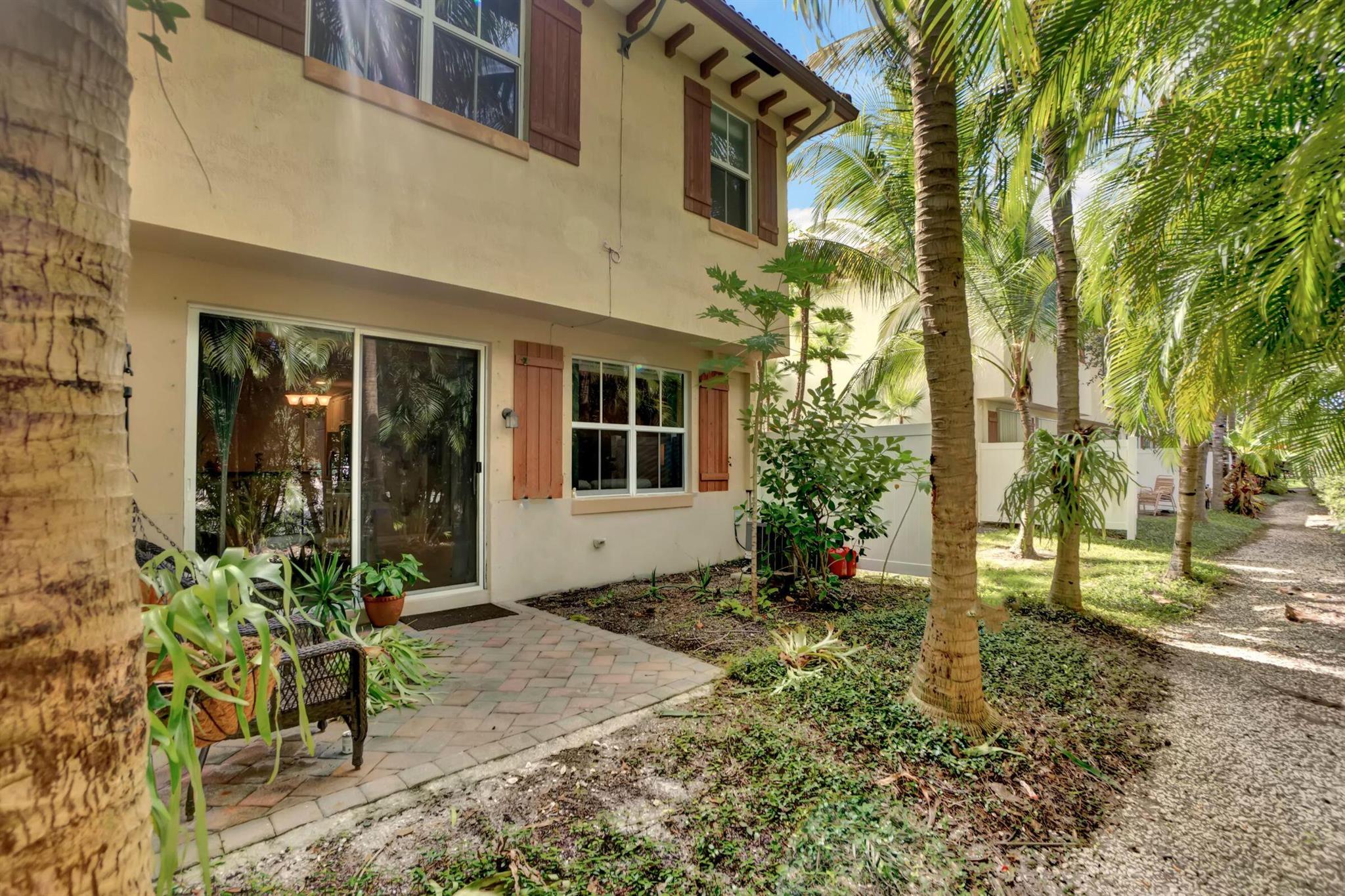 COLONY PALMS - Residential Lease