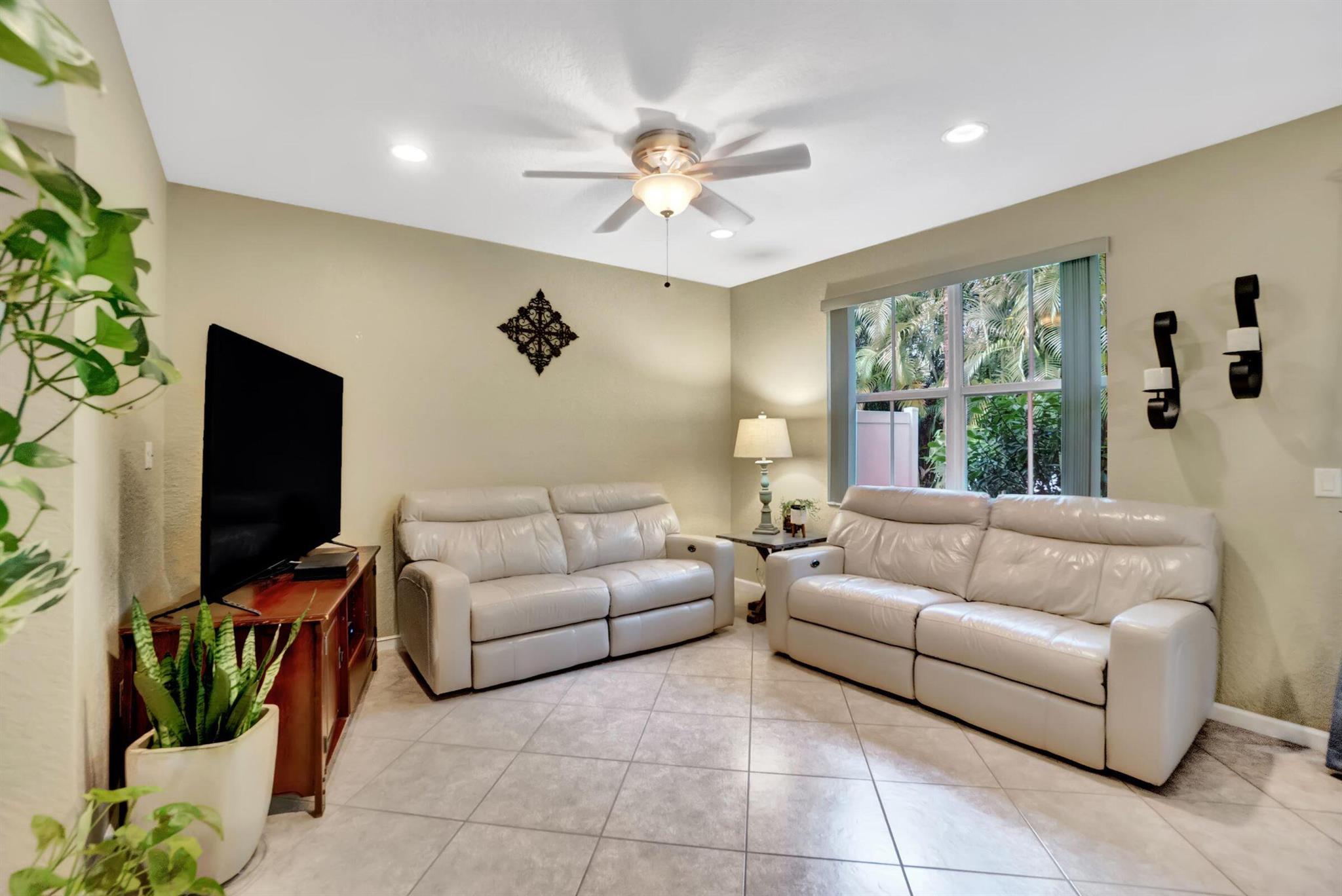 COLONY PALMS - Residential Lease