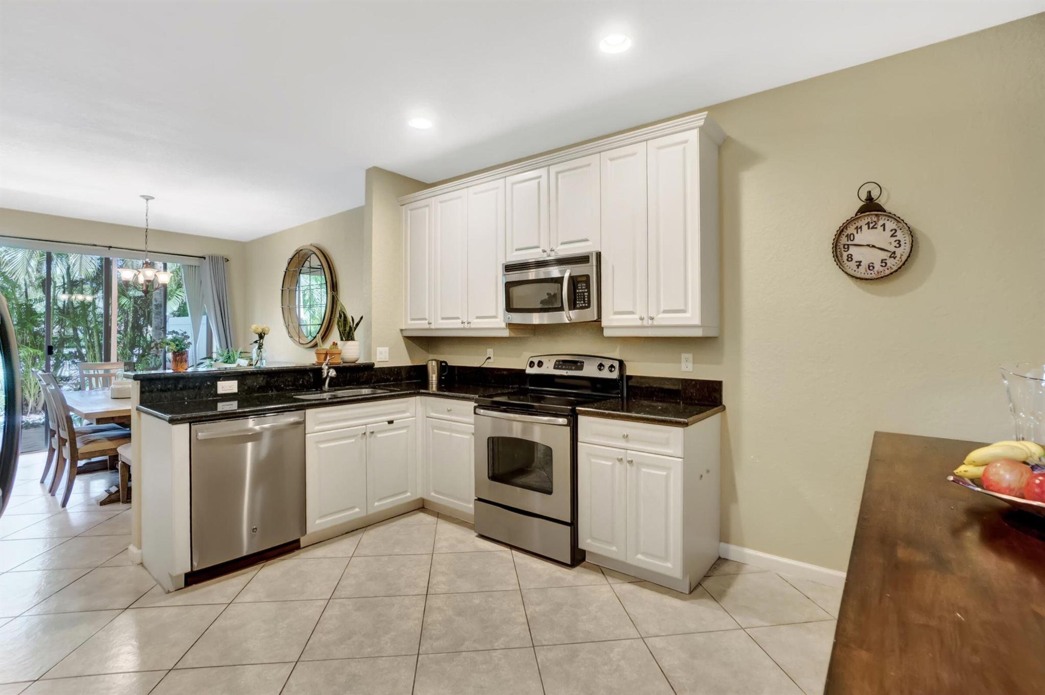 COLONY PALMS - Residential Lease