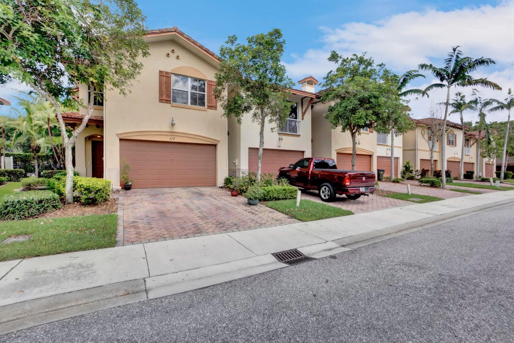 Photo of 117 E Prive Circle, Delray Beach, FL 33445 (MLS # R11131840)