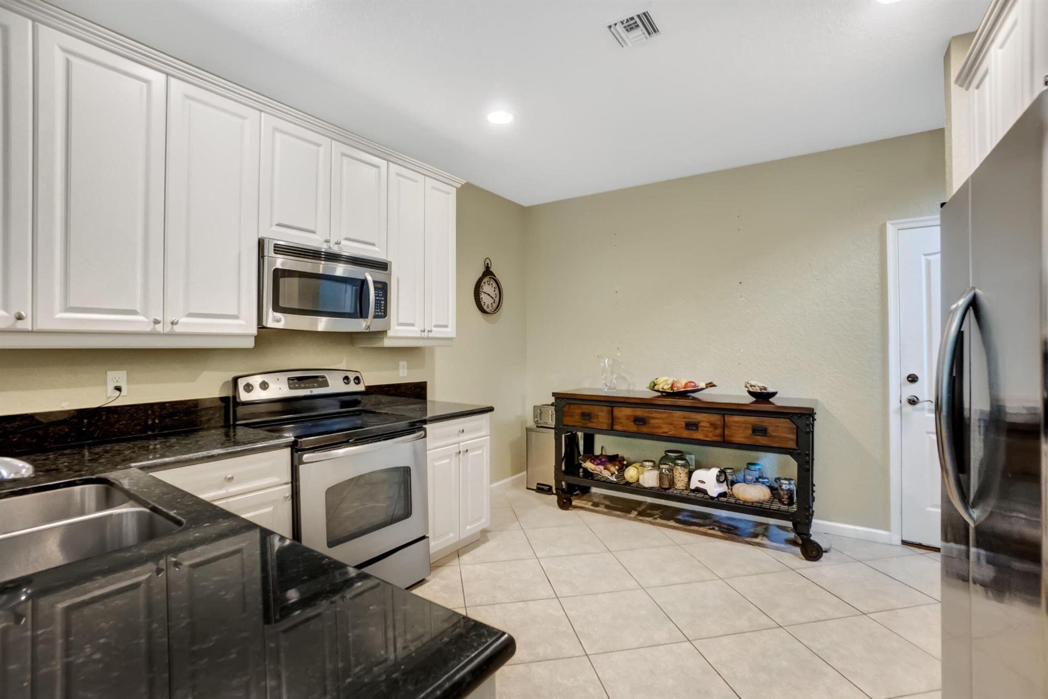 COLONY PALMS - Residential Lease