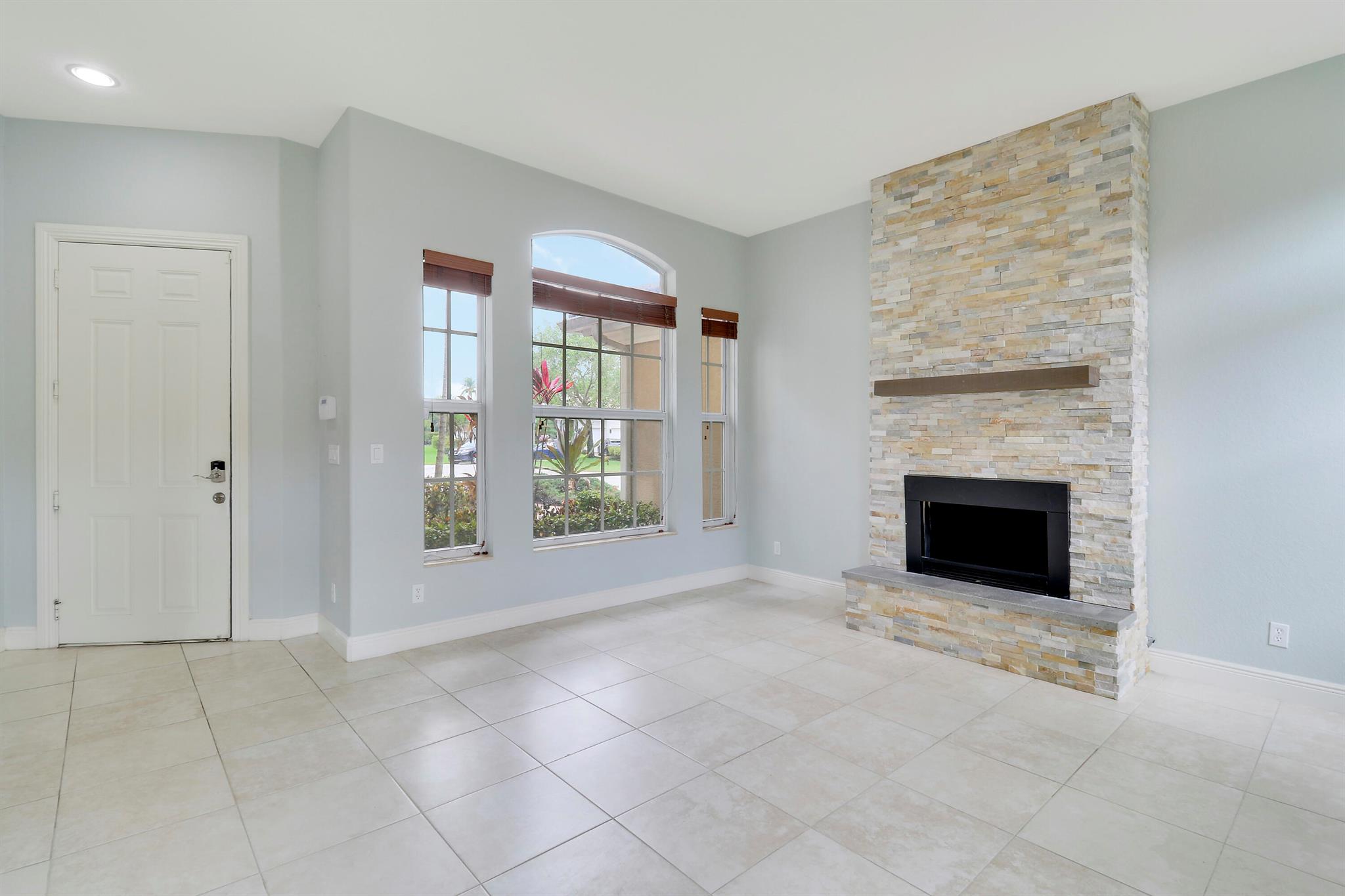 5605 SW Gray Fox Drive