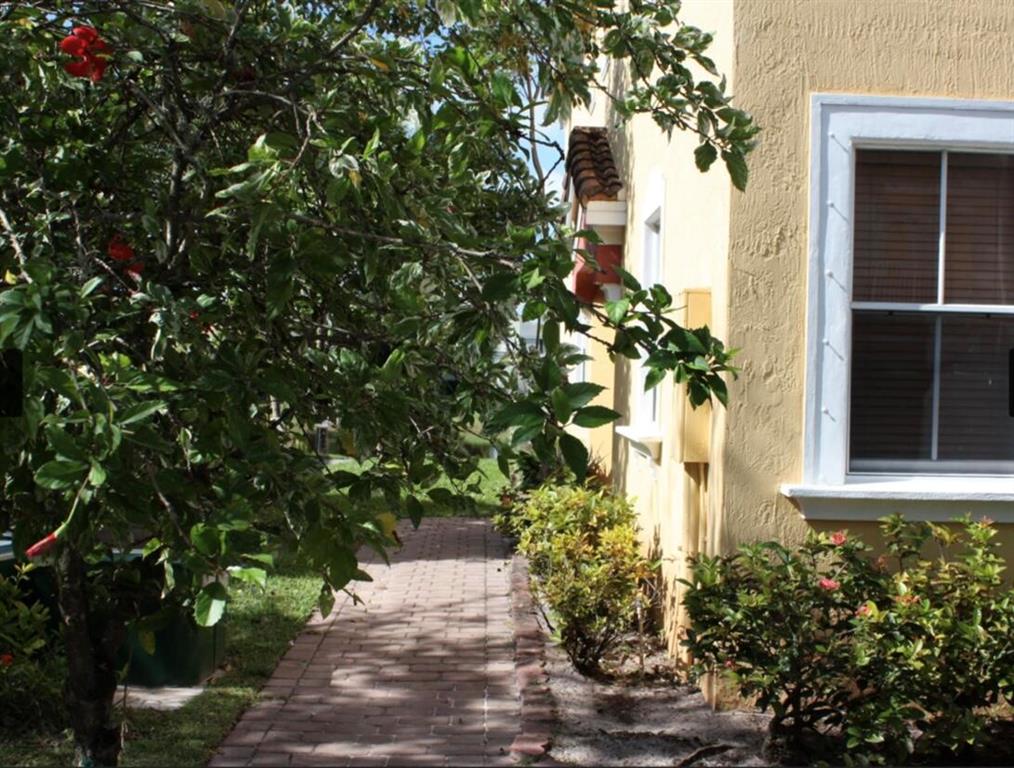 SHOMA VILLAS III AT ROYAL PALM CONDOI - Residential Lease