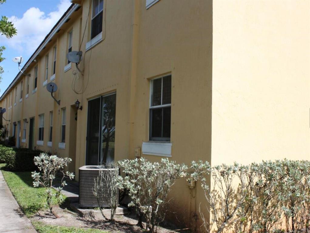 SHOMA VILLAS III AT ROYAL PALM CONDOI - Residential Lease