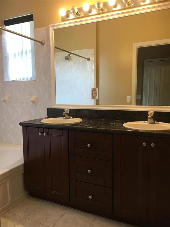 SHOMA VILLAS III AT ROYAL PALM CONDOI - Residential Lease