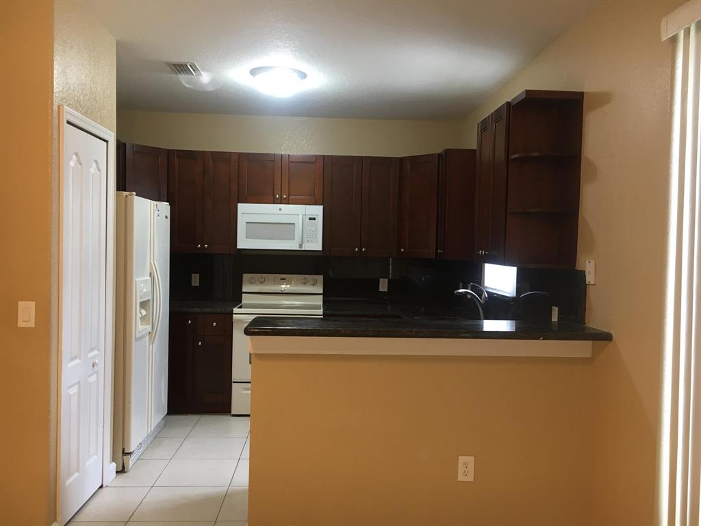 SHOMA VILLAS III AT ROYAL PALM CONDOI - Residential Lease