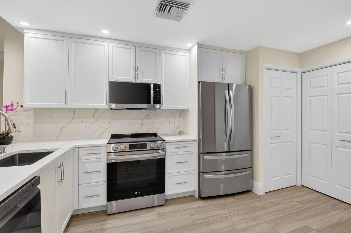 LA PAZ AT BOCA POINTE - Residential