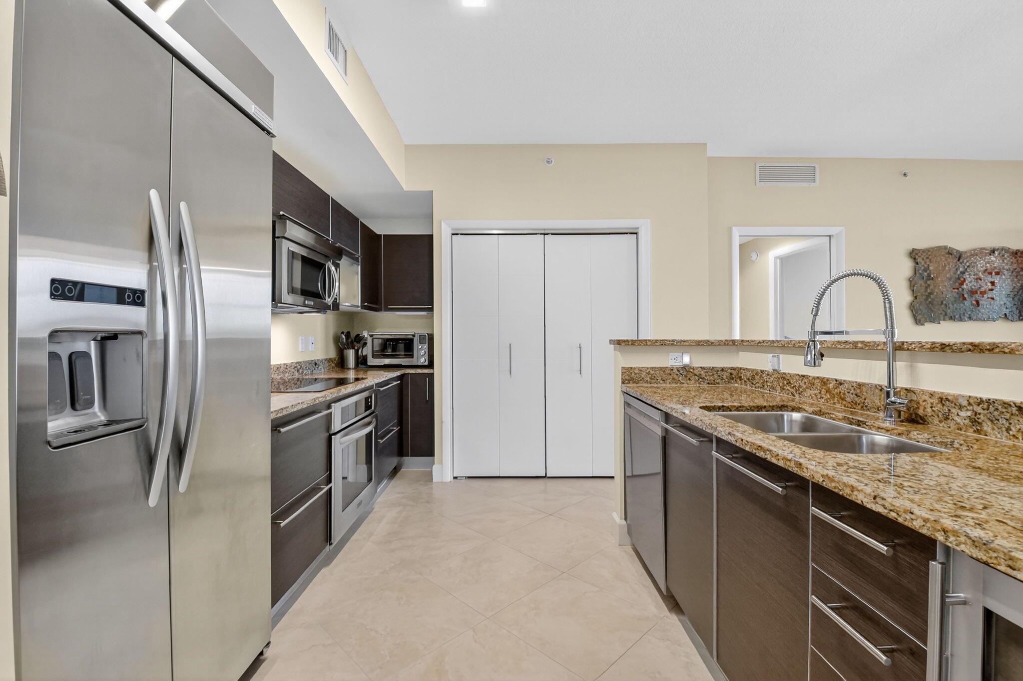 CITYPLACE SOUTH TOWER CON - Residential