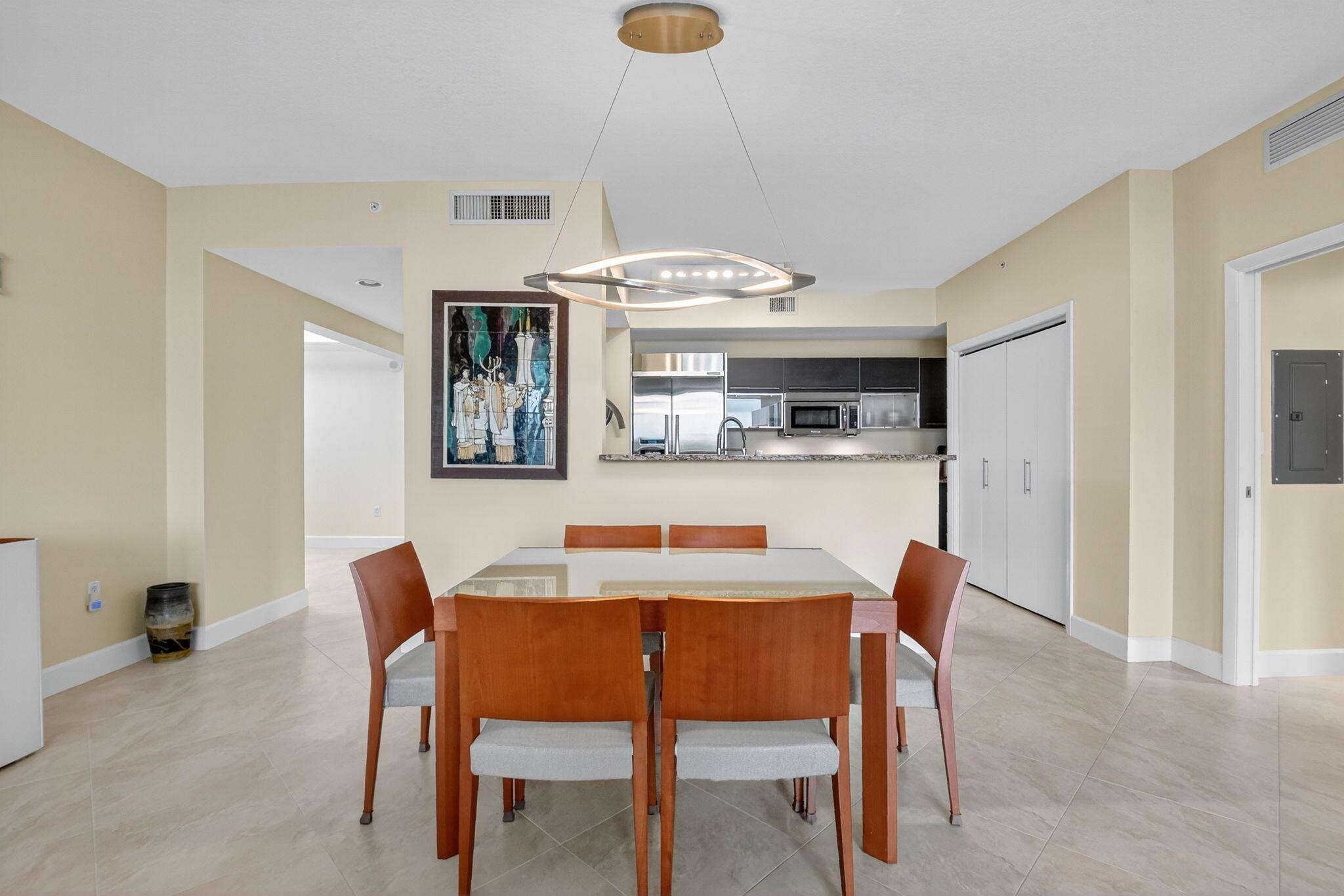 CITYPLACE SOUTH TOWER CON - Residential