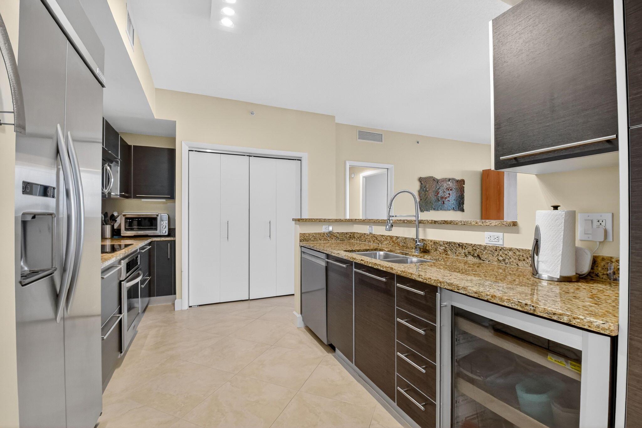 CITYPLACE SOUTH TOWER CON - Residential