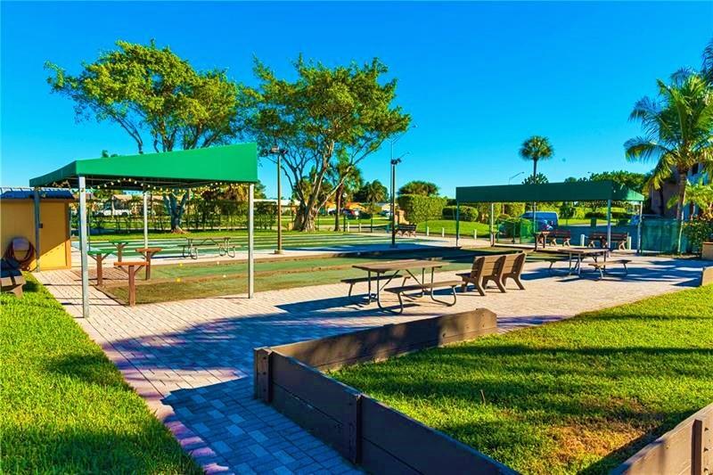 Royal Park Gardens - Residential