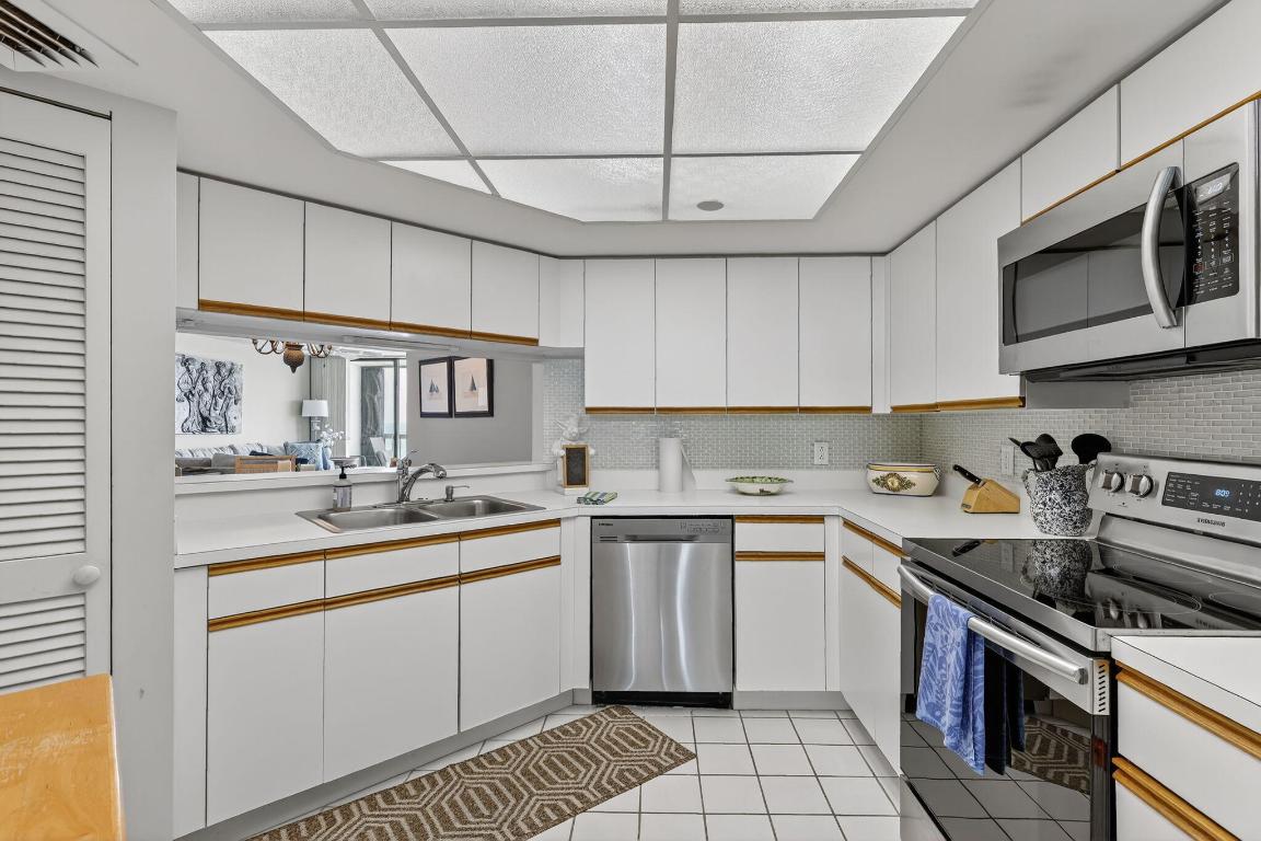 ISLAND DUNES OCEANSIDE CONDOMINIUM I - Residential