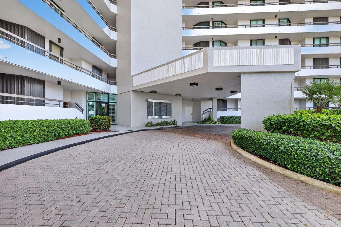 ISLAND DUNES OCEANSIDE CONDOMINIUM I - Residential