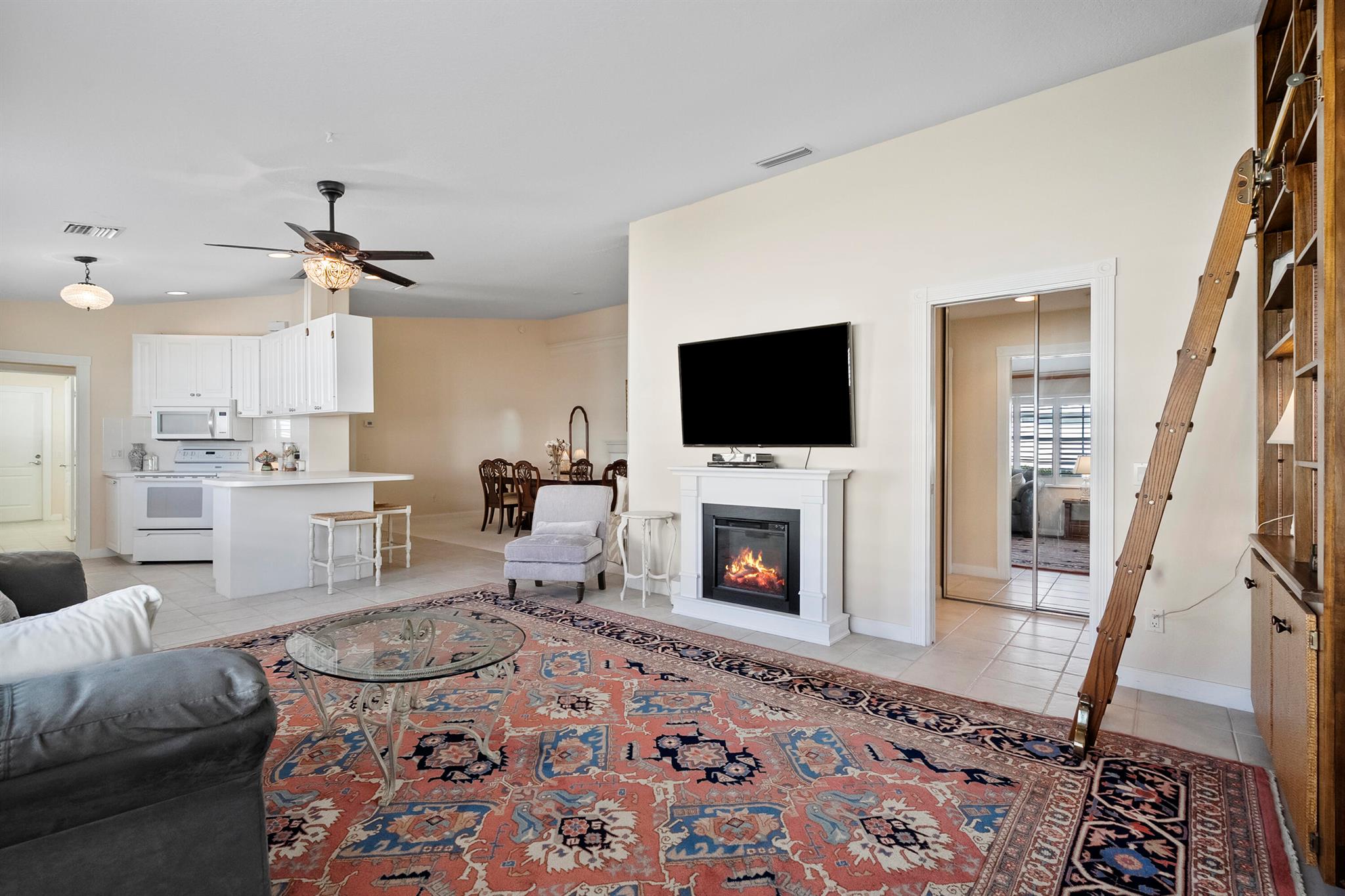 DOUBLE TREE - Residential