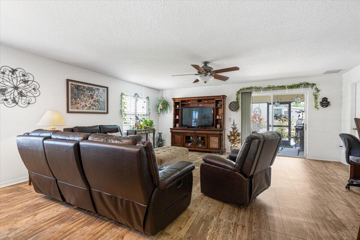 SPANISH LAKES ONE LEASEHO - Residential