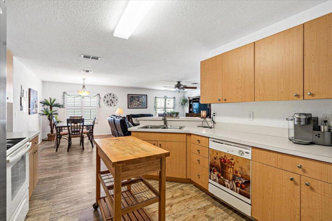 SPANISH LAKES ONE LEASEHOLD ESTATES - Residential