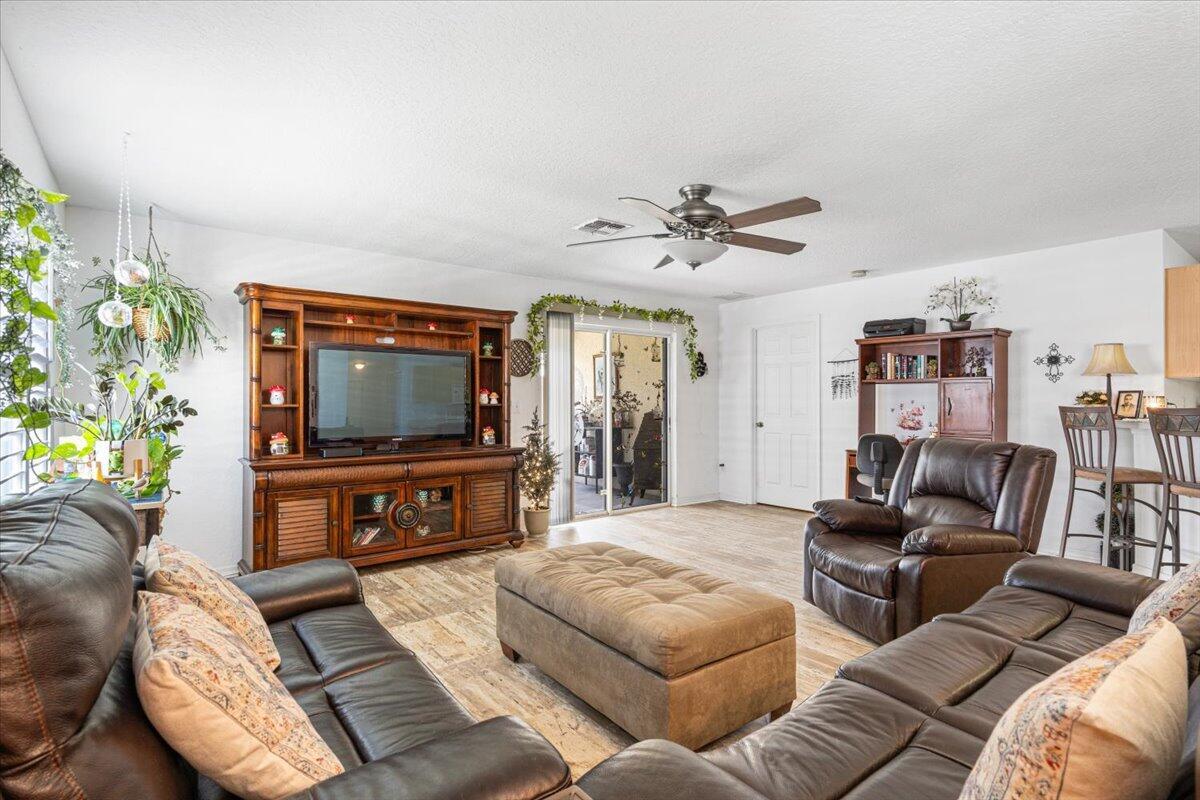 SPANISH LAKES ONE LEASEHO - Residential