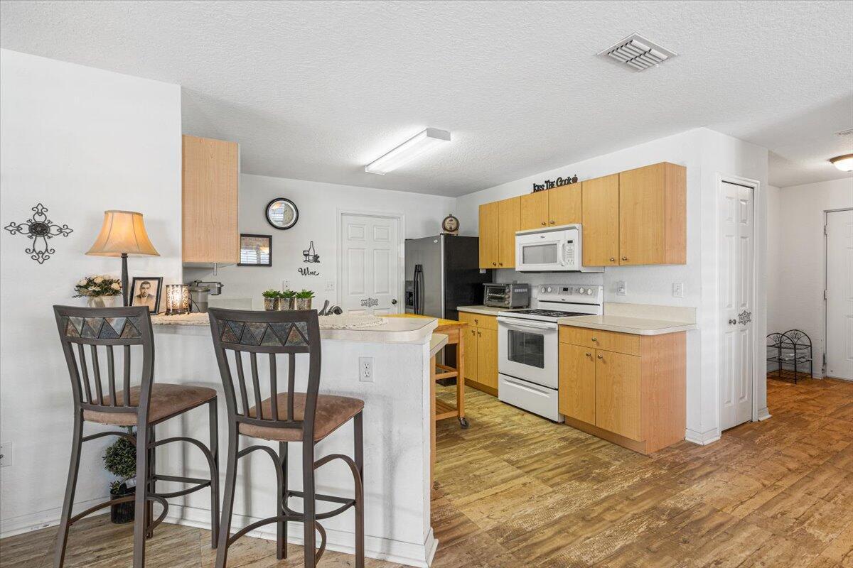 SPANISH LAKES ONE LEASEHO - Residential