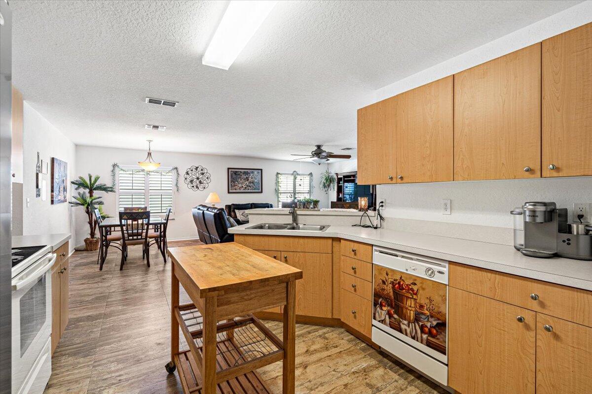 SPANISH LAKES ONE LEASEHO - Residential