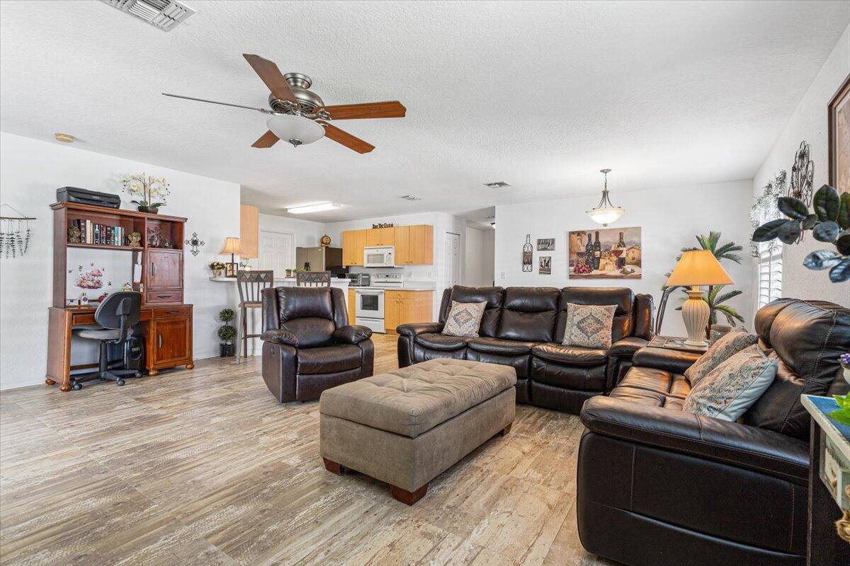 SPANISH LAKES ONE LEASEHO - Residential